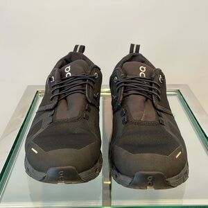 On Cloud Waterproof Running Shoe Women’s Size 9